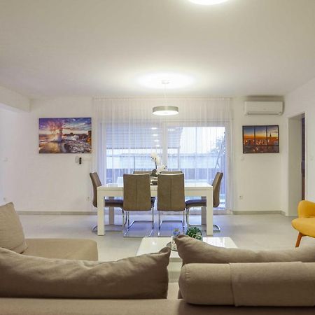 Villa Castelli, Apartment With Pool, Kaštela Exteriör bild