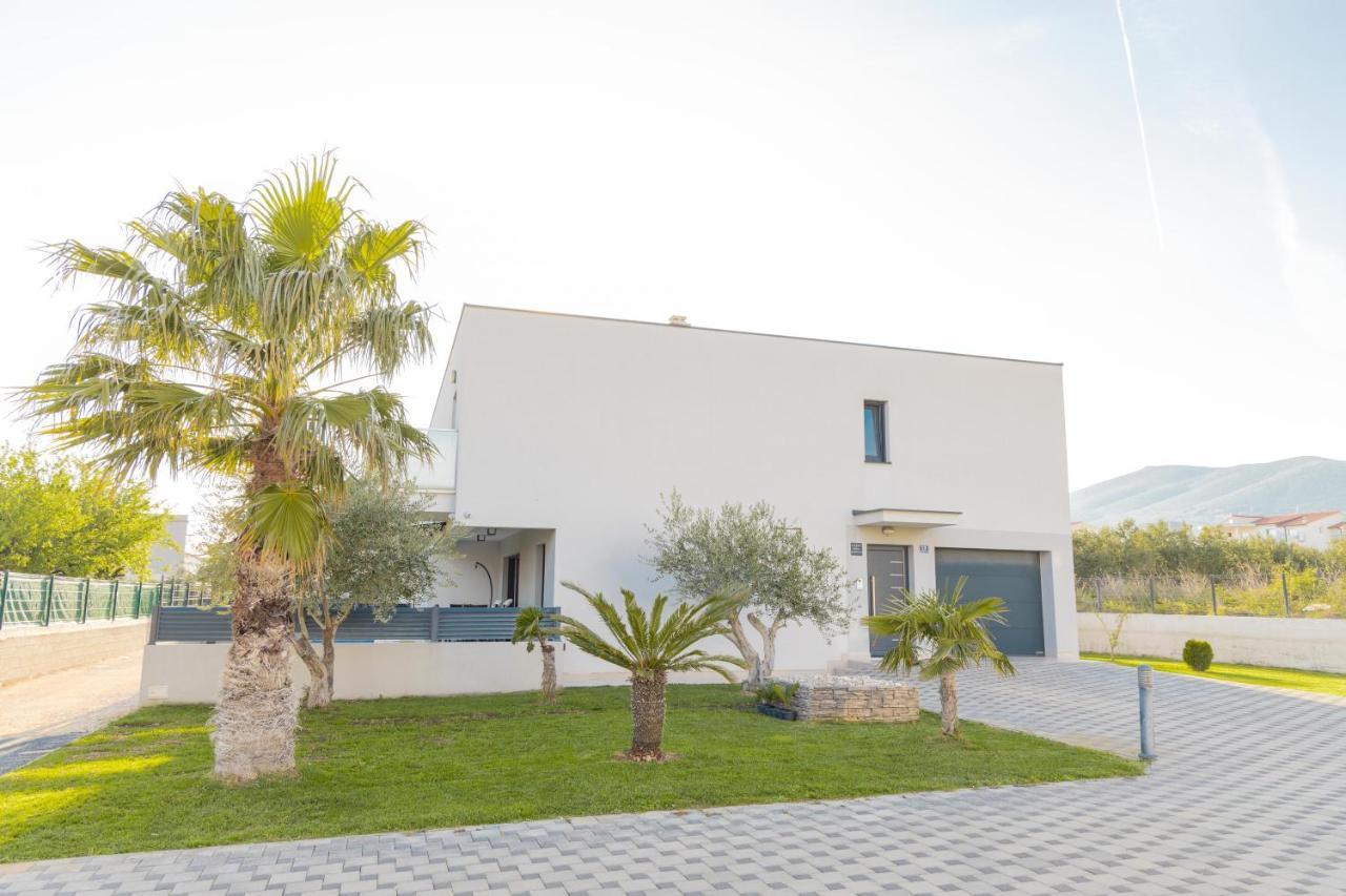 Villa Castelli, Apartment With Pool, Kaštela Exteriör bild
